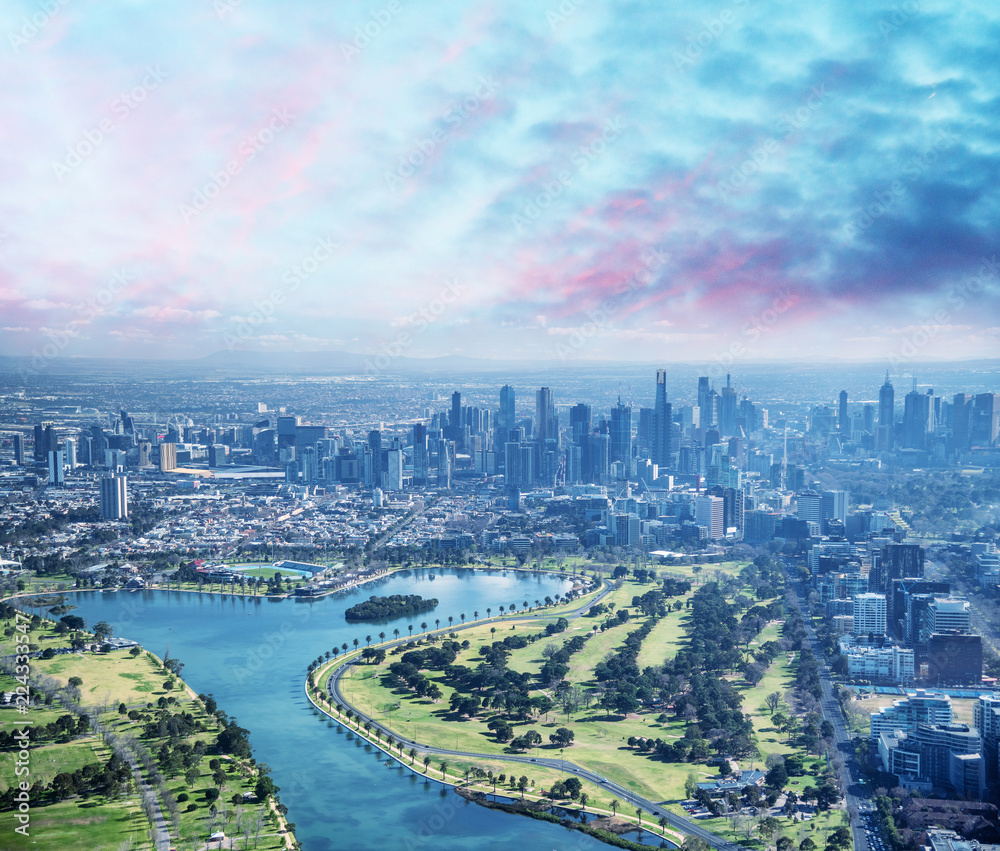 Obraz premium Melbourne aerial city view with Albert Park and skyscrapers
