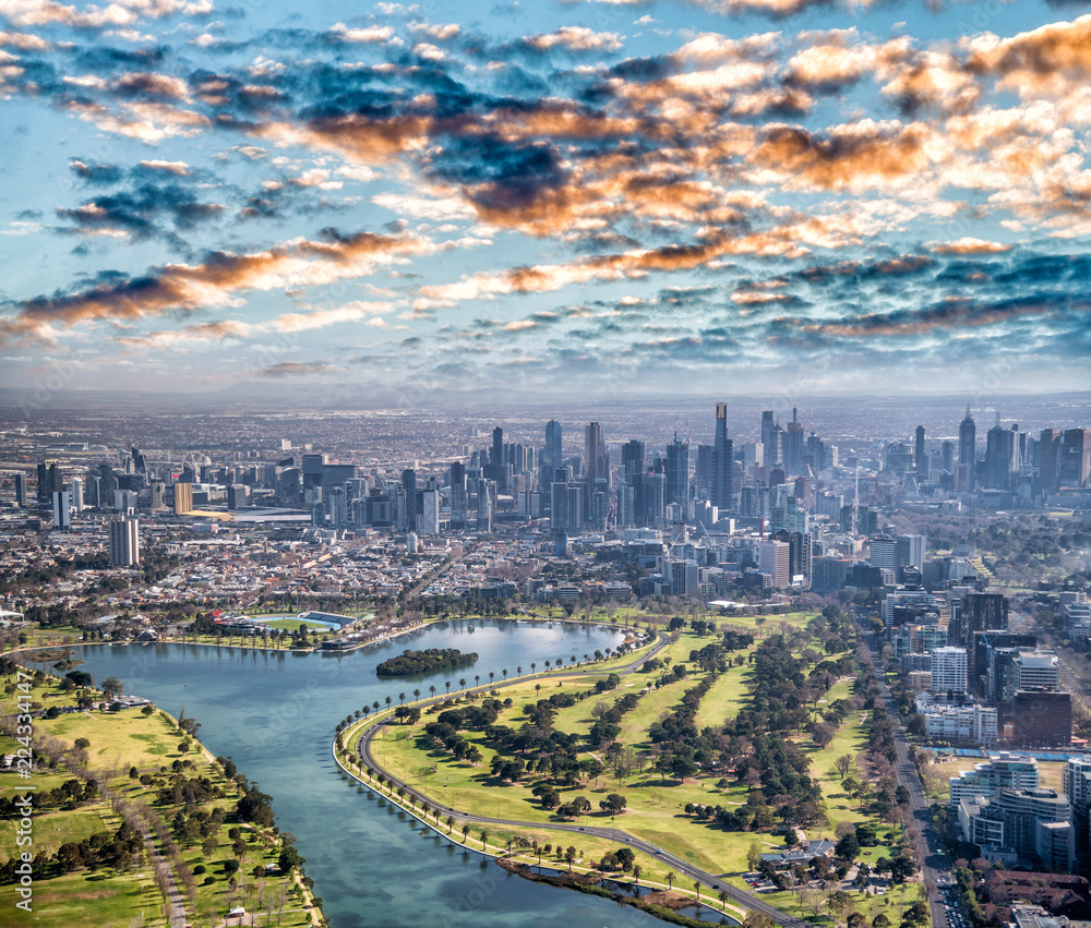Obraz premium Melbourne aerial city view with Albert Park and skyscrapers