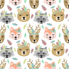 Sierkussen Baby hert patronen Seamless pattern of cartoon cute animals and feathers in Boho style. Hand-drawn illustration with the image of deer, fox, raccoon, and bear for use to print, background, wrapping paper, greeting card.  © Anton