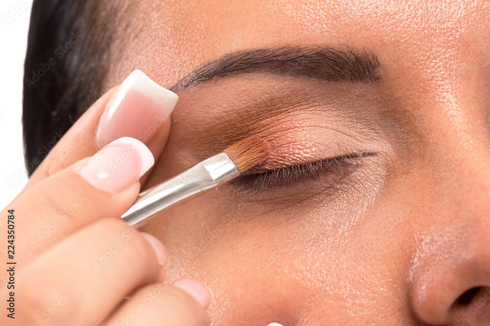 Naklejka premium Attractive and beautiful woman doing permanent cosmetics