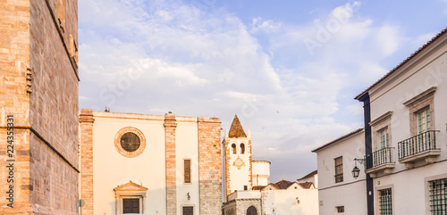 Obraz na płótnie Old Town of Estremoz with Tres Coroas (Three Crowns) marble tower. w salonie