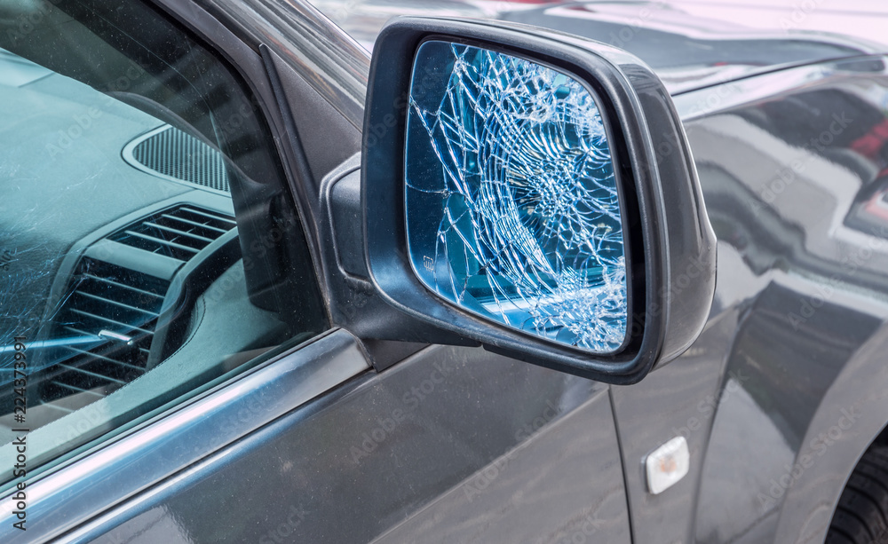 Vandalismus am Außenspiegel Auto Stock-Foto