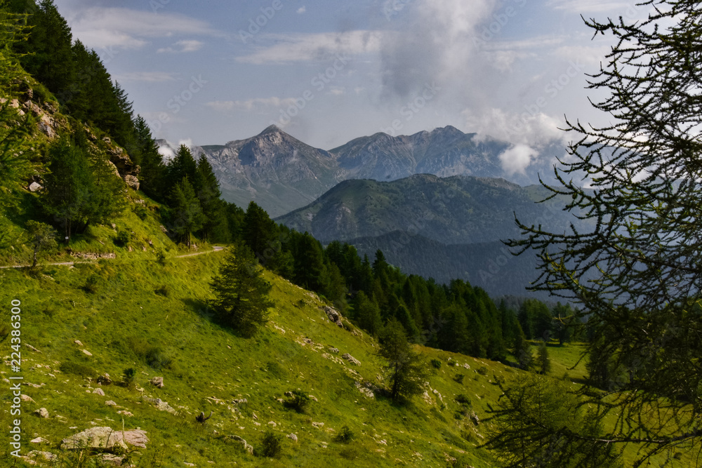 Lungo la strada militare tra Piemonte e Liguria, Italia Lungo la strada militare tra Piemonte e Liguria, Italia