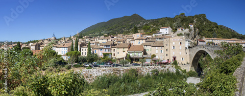 Panorama sur Nyons depuis la rive gauche de l'Eygues, Drôme, France