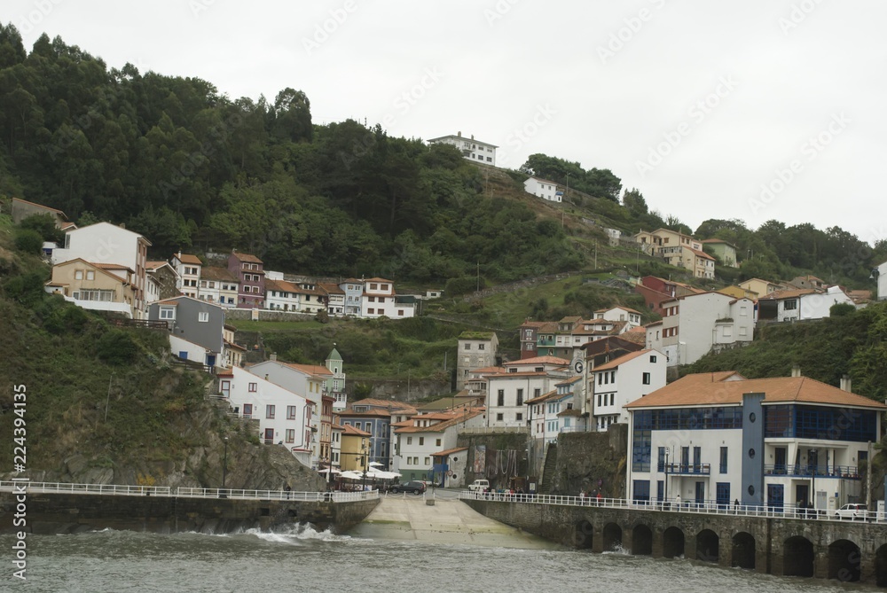 Pueblo pesquero de Cudillero en Asturias