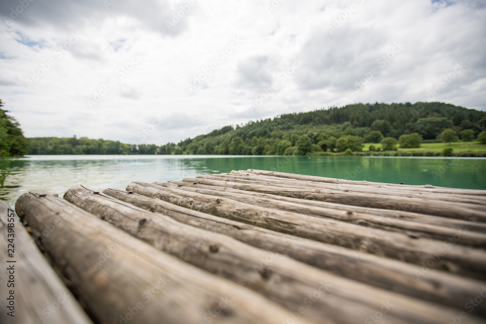 See mit kaputtem Steg See mit kaputtem Steg