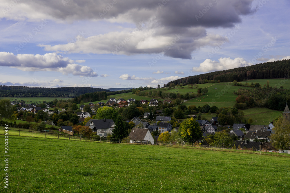 Naklejka premium Die letzten Sommertage verursachen wunderschöne Landschaften