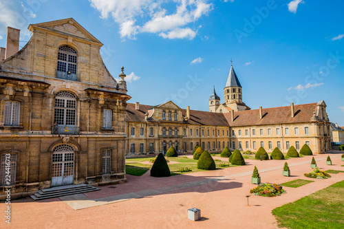 Abbaye de Cluny et jardins photo