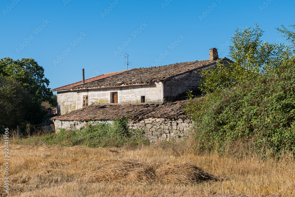Casa vieja en ruinas, comarca de A Limia. Ourense, Galicia. España. Casa vieja en ruinas, comarca de A Limia. Ourense, Galicia. España.