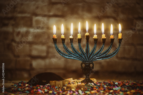 Fotografía Jewish ritual holiday Hanukkah menorah traditional burning candles