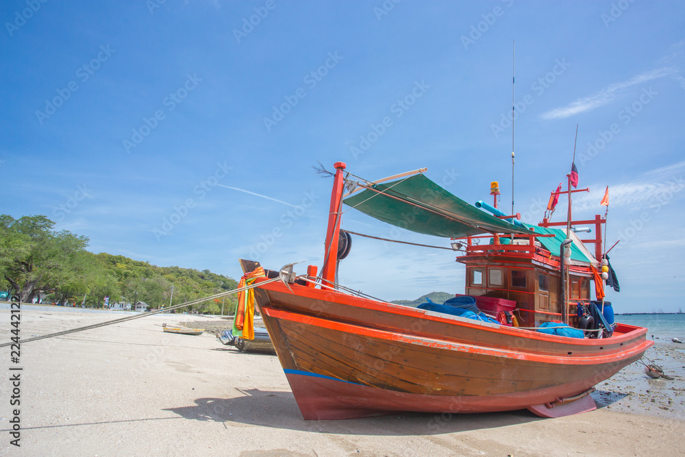 Fototapeta premium Wooden boat on Koh Sri-Chang, Thailand