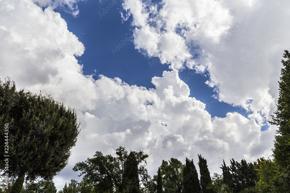 Obraz premium Blue sky with clouds