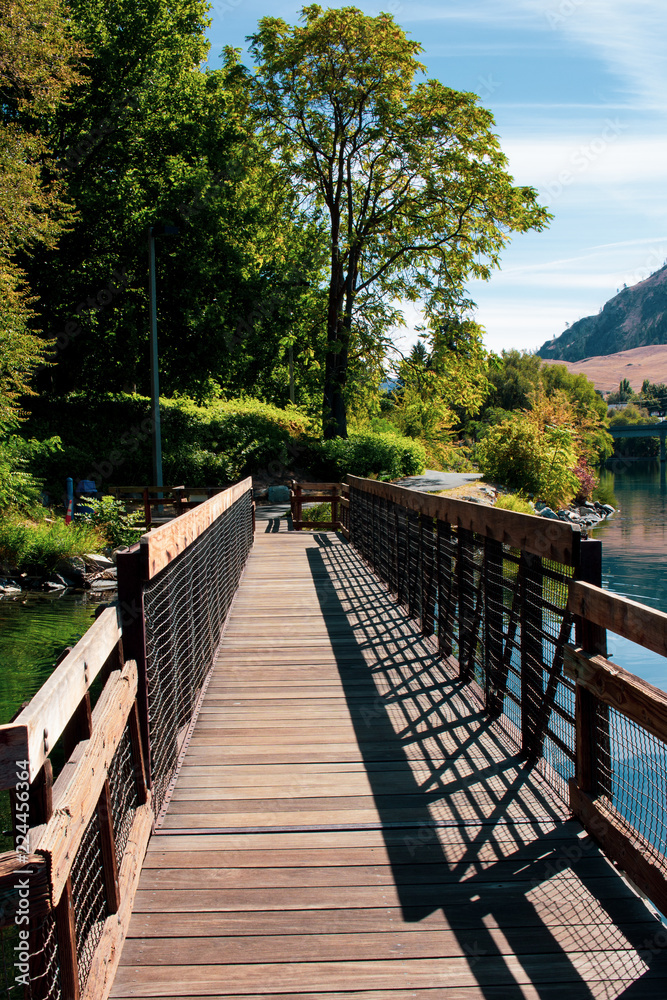 Naklejka premium Bridge over water