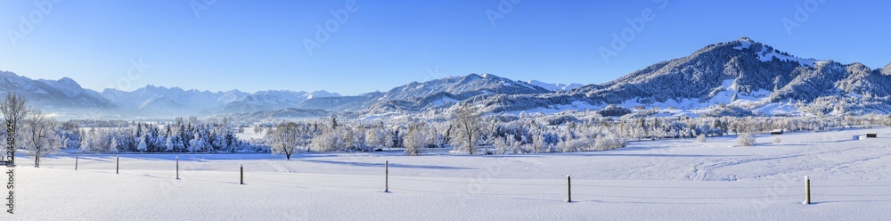 Fototapeta premium pittoresker Wintermorgen im Illertal bei Immenstadt