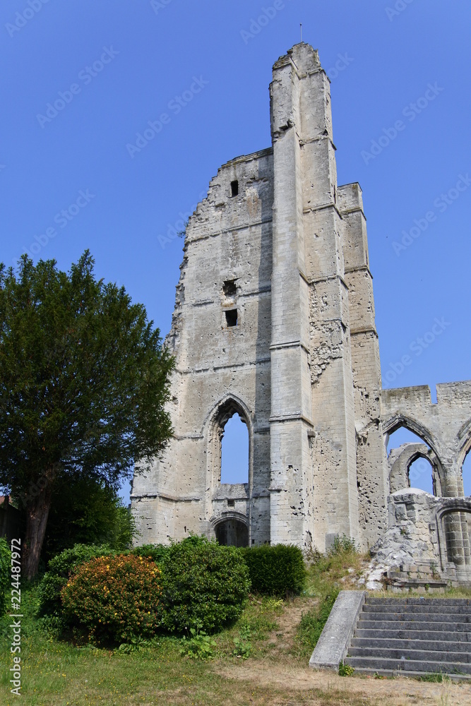 Die Kirchenruine Ablain-Saint-Nazaire in Flandern