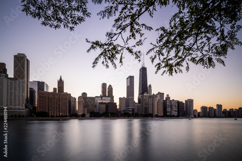 Skyline von Chicago bei Nacht (Sicht von Milton Lee Olive Park)