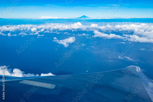 飛行機から見た青空