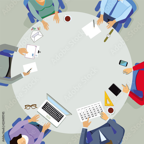 Besprechung, und diskussion in der Gruppe am runden Tisch