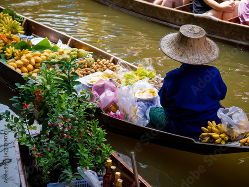 floating Market in Thailand and take a boat then have a great tour at Floating Market Damnoen Saduak, Thailand © Netfalls