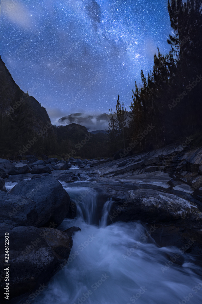 Milkyway above the Piton des Neiges from the River 