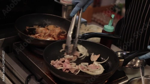 Cooking Pork in a pan, Cooking Japanese food, Cooking Bulgogi Pork Donburi adding japanese sauce