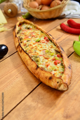 traditional turkish food pide