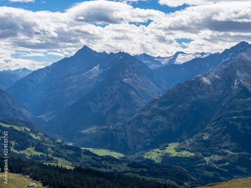 Ausblick vom Gibel ins Haslital, Berner Oberland © schame87