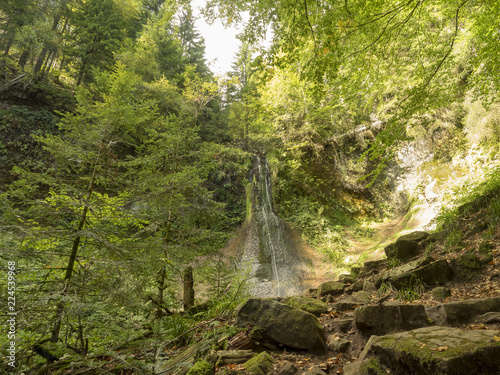 Wandern im Schwarzwald. Der Sankenbachsee und die Sankenbach-Wasserfälle im Nordschwarzwald, Lage Baiersbronn, Landkreis Freudenstadt. Eines der imposantesten Karsee und idyllischen Plätze im Schwarzw photo