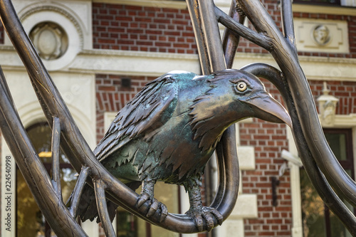 quality sculpture of an iron crows