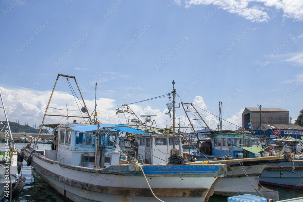 Fototapeta premium 岡山県・下津井の港の漁船