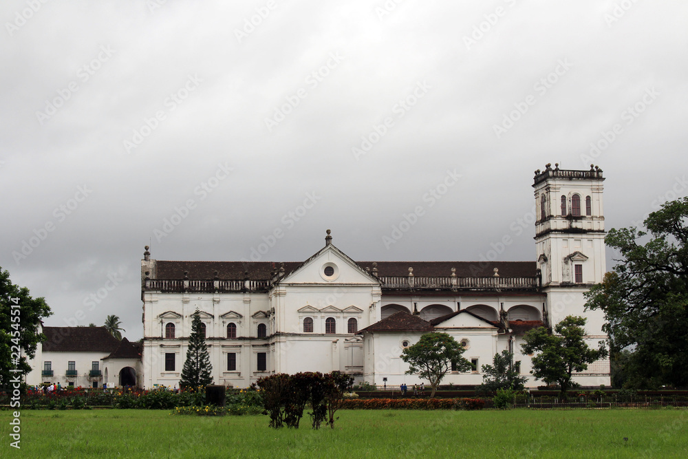 The white majestic Se Cathedral of Old Goa (Goa Velha).