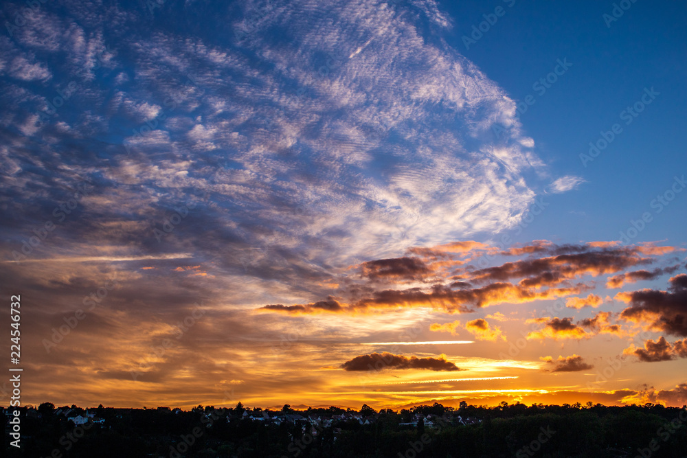 Couché de soleil sur la ville Couché de soleil sur la ville