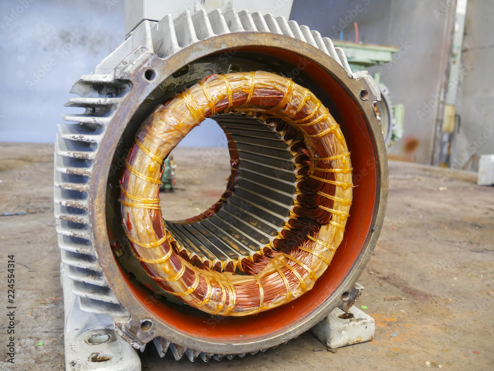 Electric motor stator with winding coil Electric motor stator with winding coil