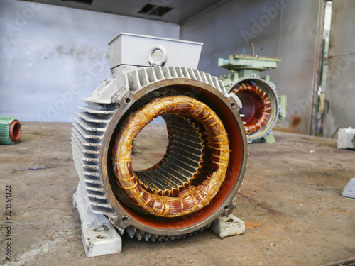 Electric motor stator with winding coil