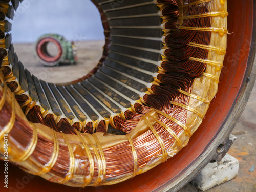 Electric motor stator with winding coil