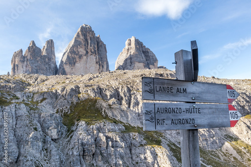 Wegweiser an den Drei Zinnen
