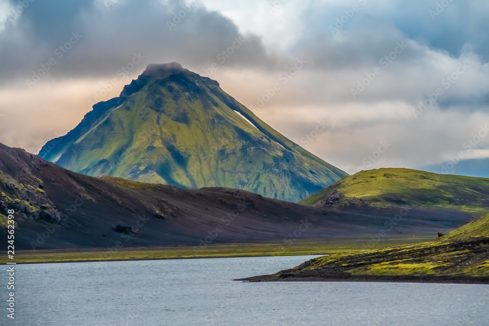 Naklejka premium Otherwordly beautiful landscapes of Alftavatn in the Fjallabak Nature Reserve in the Highlands of Iceland. In the middle of the famous Laugavegur hiking trail.