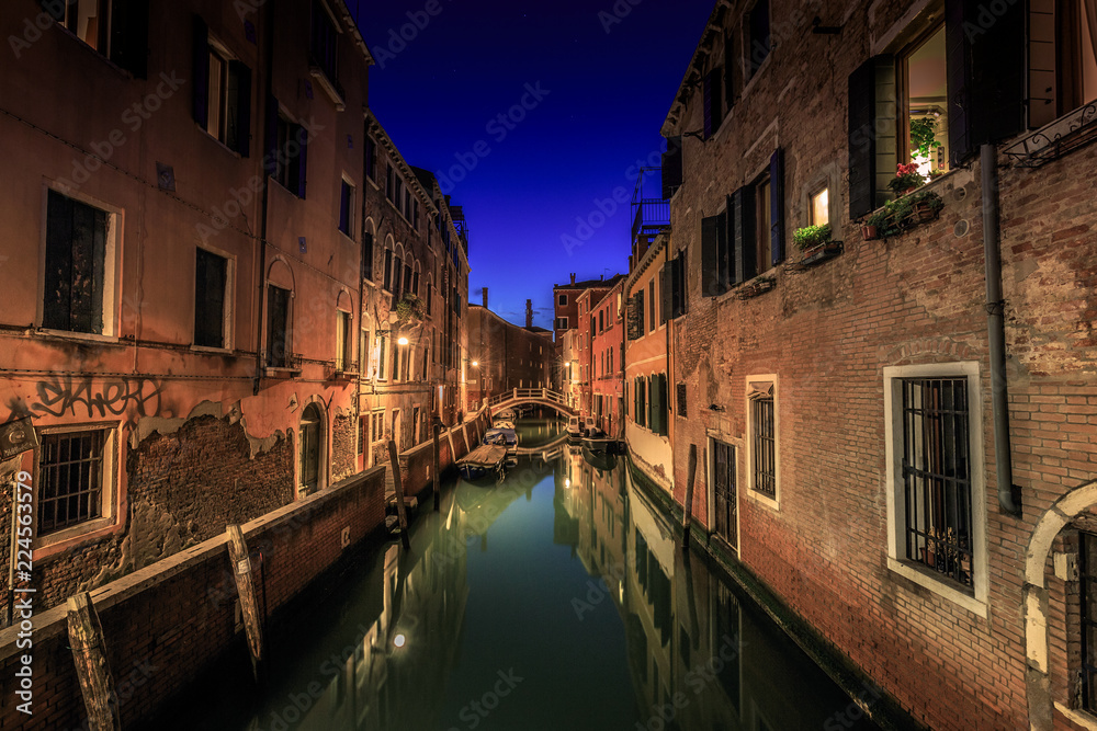 Common view of Venice by night from a bridge