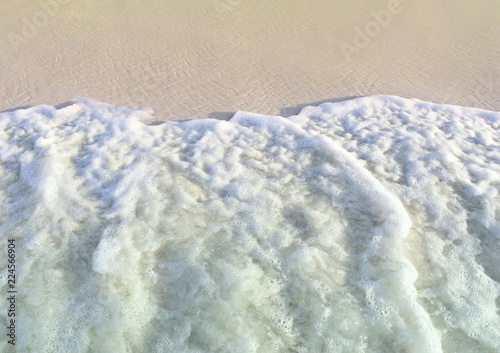 Espuma de mar sobre arena photo