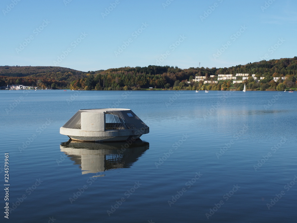 Fototapeta premium Bostalsee - Stausee im nördlichen Saarland 