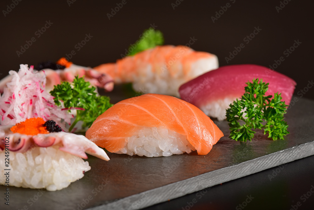 Nigiri sushi mix