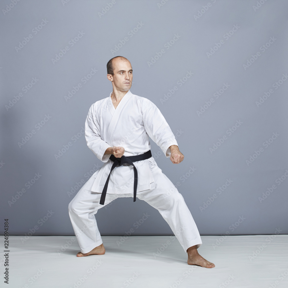 In the karate rack the athlete performs formal exercises of karate In the karate rack the athlete performs formal exercises of karate