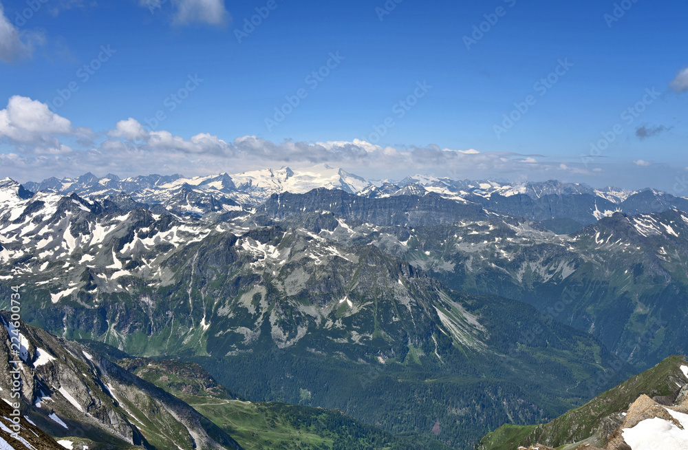  Kitzsteinhorn Gipfel Welt 3000 Austria top view in summer with snow Mountain.and Cloud ..Travel  in Salzburg Austria.
