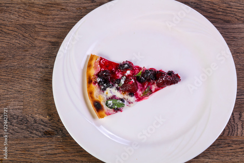 Fruit vegetarin pizza photo