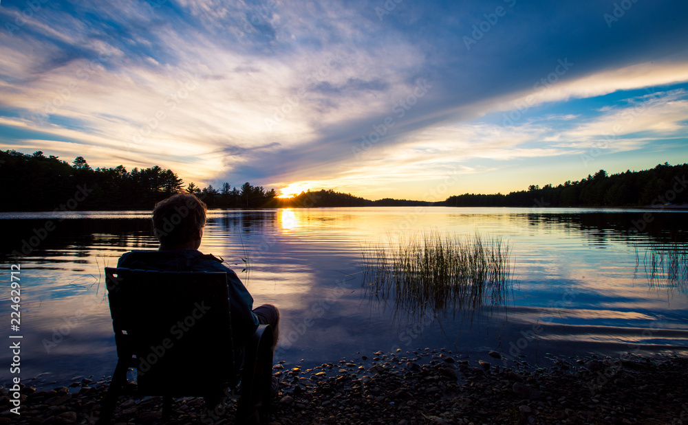 Fototapeta premium man watching the sunset