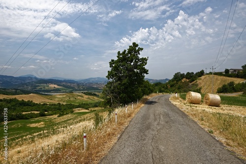 Ialien - Emilia-Romagna - Straße bei Piantonia photo