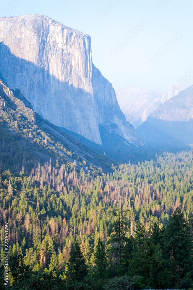 Fototapeta premium Yosemite Valley from Tunnel view