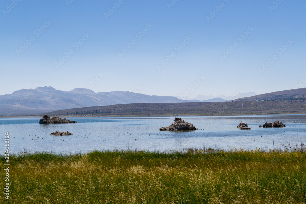 Tufa rock formation characteristic of Mono lake Tufa rock formation characteristic of Mono lake