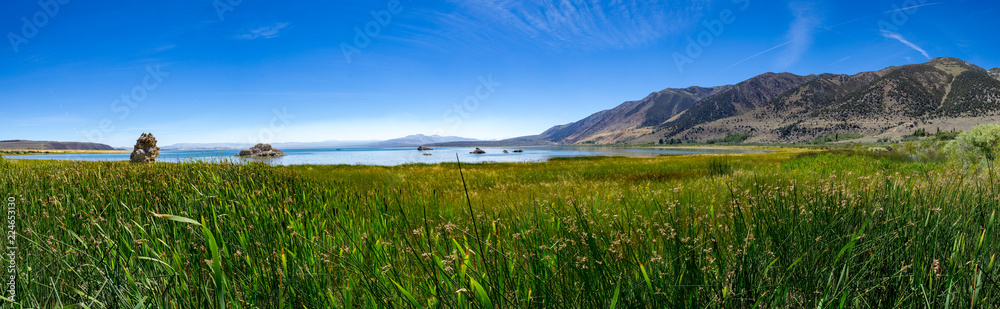 Tufa rock formation characteristic of Mono lake Tufa rock formation characteristic of Mono lake
