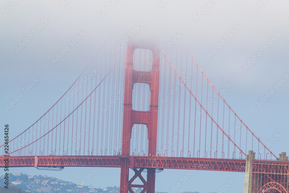 Obraz premium The iconic Golden Gate Bridge in San Francisco